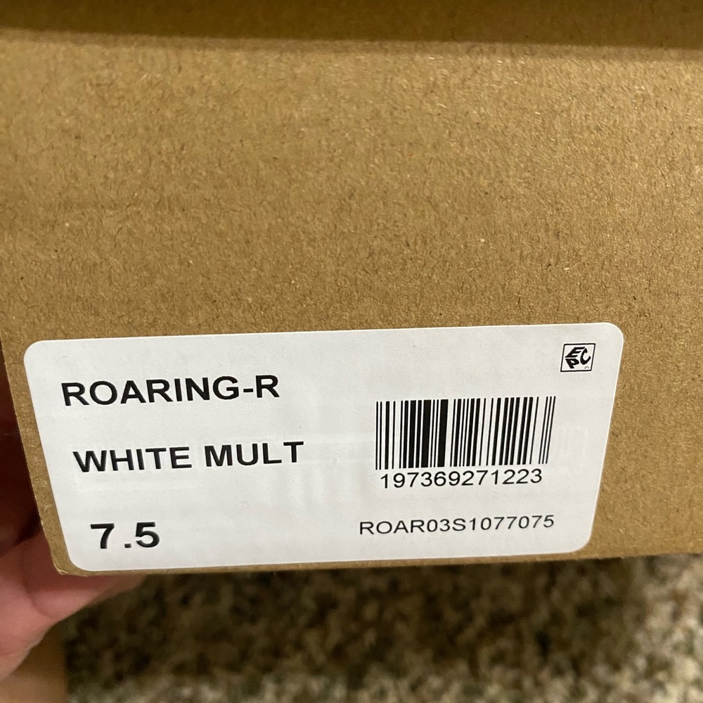 Steve Madden Sneakers Roaring Rhinestone Embellished - 7.5 NIB - Picture 5 of 9